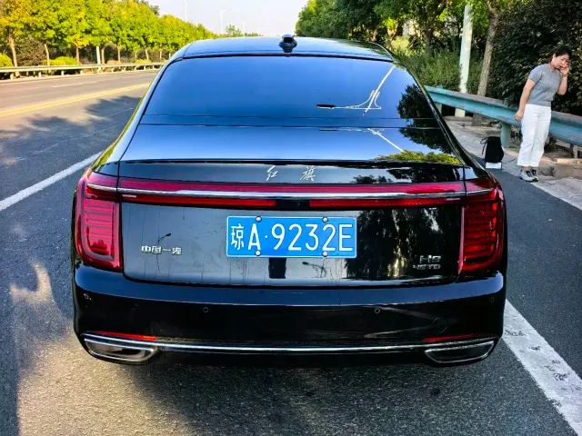 Hongqi H9 — Фото автомобиля 8