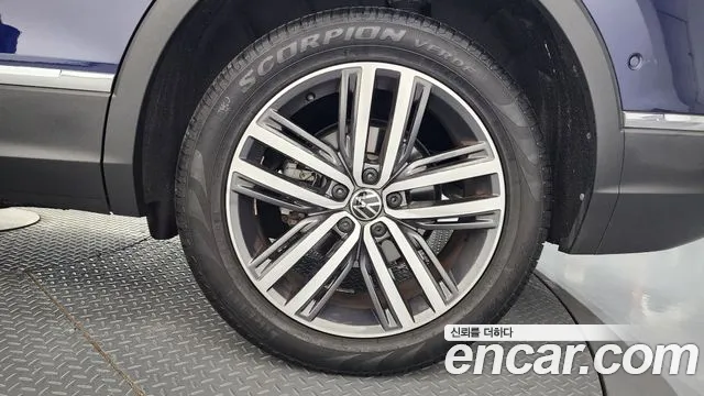 Volkswagen Tiguan — Фото автомобиля 6