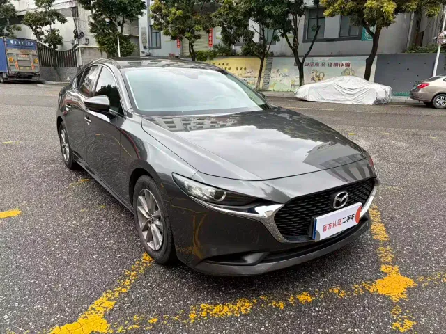 Mazda Axela — Фото автомобиля 3