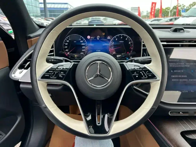 Mercedes-Benz E-Class — Фото автомобиля 10