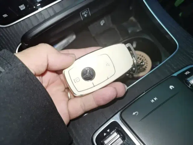 Mercedes-Benz E-Class — Фото автомобиля 8