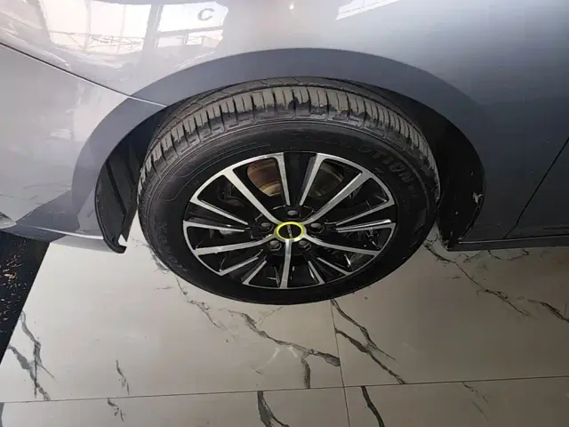 Roewe i5 — Фото автомобиля 22