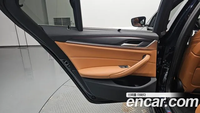 BMW 5 Series G30 — Фото автомобиля 14