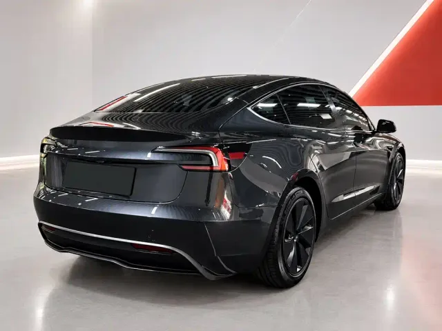 Tesla Model 3 — Фото автомобиля 6