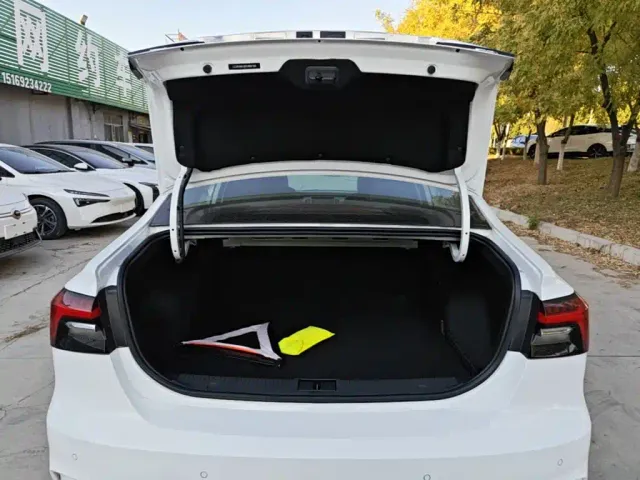Roewe i6 MAX EV — Фото автомобиля 18