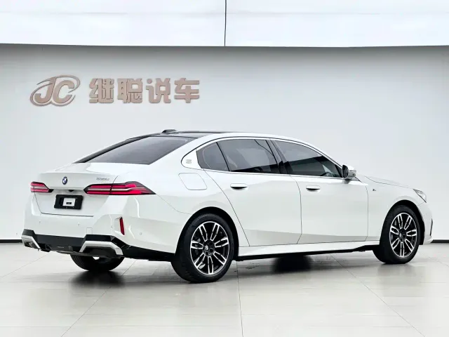 BMW 5 Series — Фото автомобиля 13