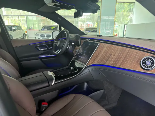 Mercedes-Benz EQE SUV — Фото автомобиля 7
