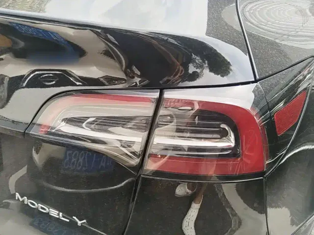 Tesla Model Y — Фото автомобиля 23