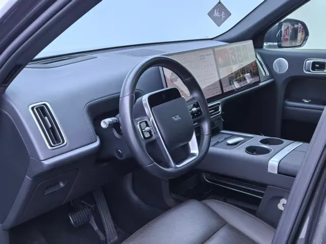 Li Auto L8 — Фото автомобиля 10