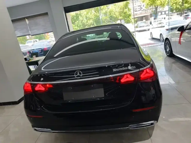 Mercedes-Benz E-Class — Фото автомобиля 5