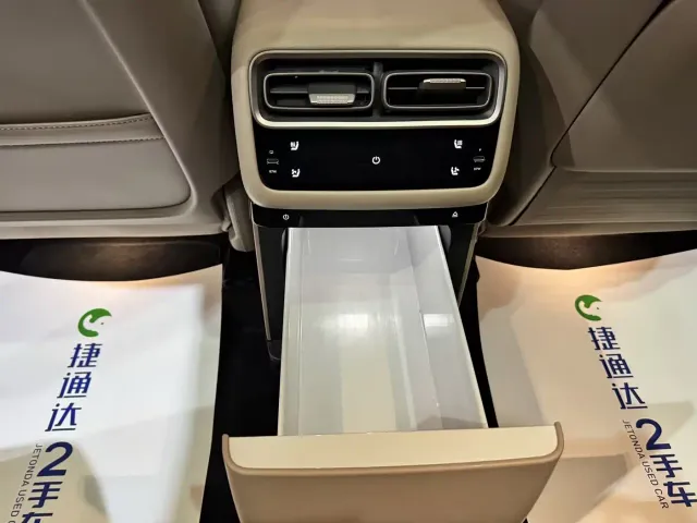 Li Auto i6 — Фото автомобиля 9