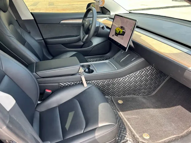 Tesla Model 3 — Фото автомобиля 8
