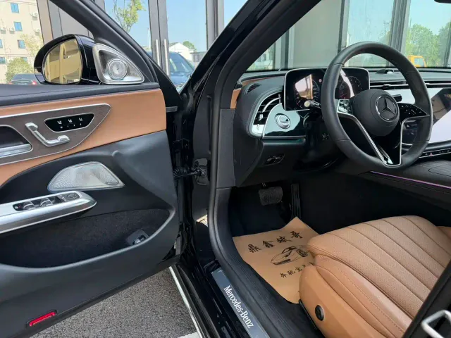 Mercedes-Benz E-Class — Фото автомобиля 4
