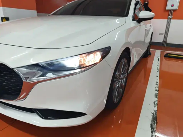 Mazda Axela — Фото автомобиля 23