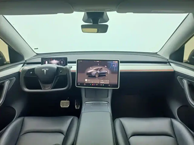Tesla Model Y — Фото автомобиля 3