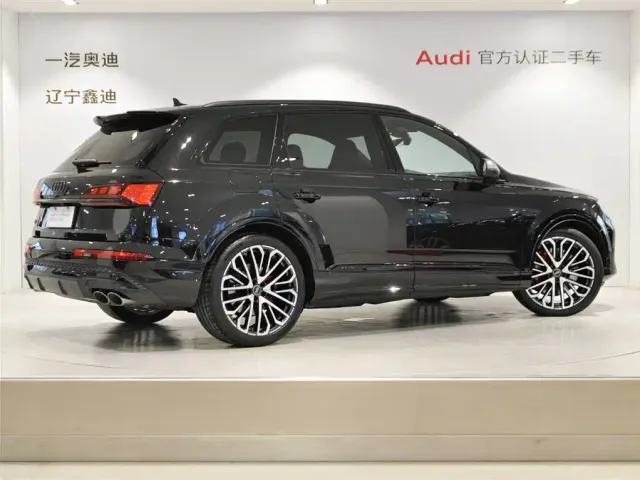 Audi SQ7 — Фото автомобиля 4