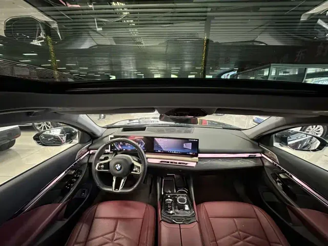 BMW 5 Series — Фото автомобиля 12