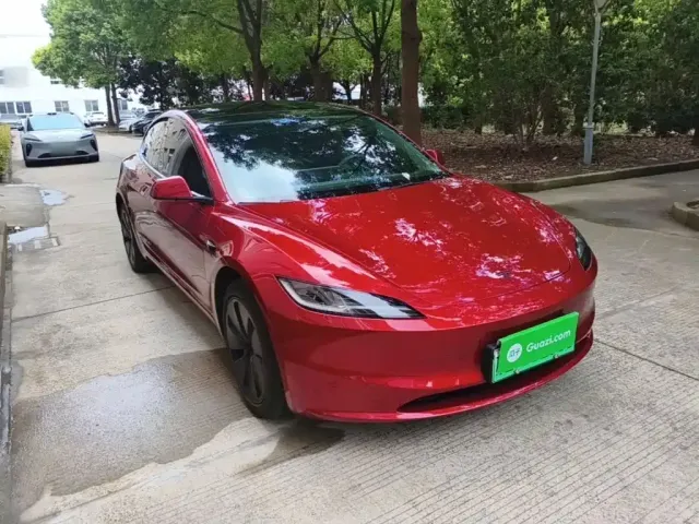 Tesla Model 3 — Фото автомобиля 3