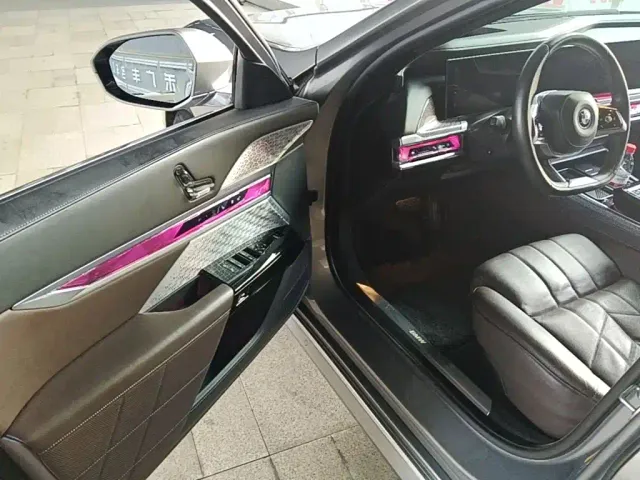 BMW i7 — Фото автомобиля 15