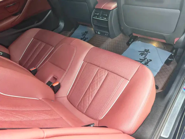 BMW 5 Series — Фото автомобиля 11