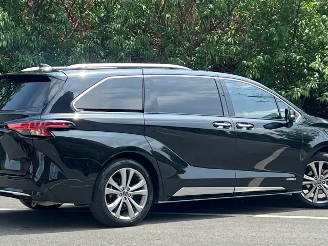 Toyota Sienna — Фото автомобиля 4