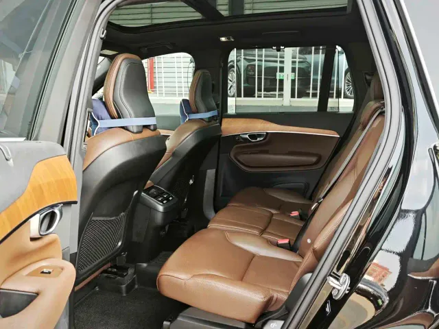 Volvo XC90 — Фото автомобиля 10