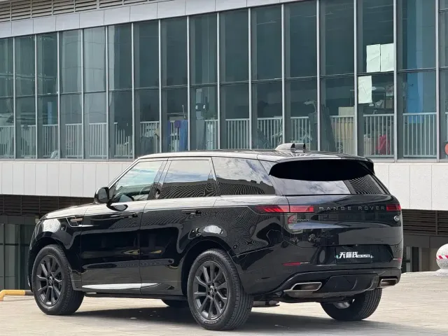 Land Rover Range Rover Sport — Фото автомобиля 7