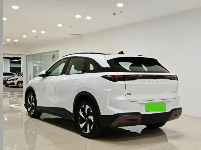 Arcfox Alpha T5 — Фото автомобиля 2