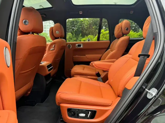 Li Auto L8 — Фото автомобиля 9