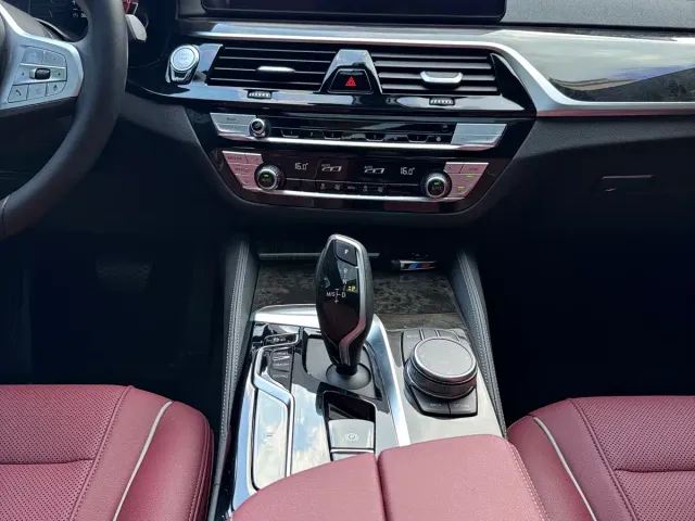 BMW 5 Series — Фото автомобиля 14