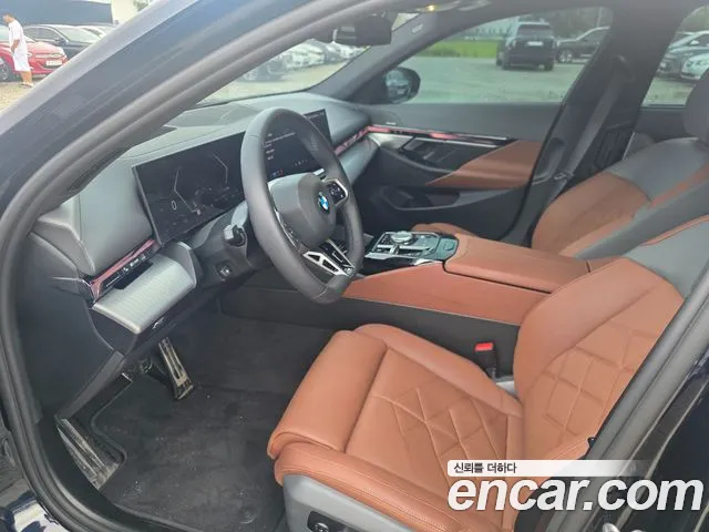 BMW 5 Series G60 — Фото автомобиля 4