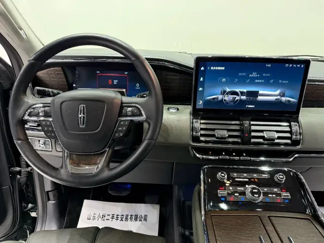 Lincoln Navigator — Фото автомобиля 8