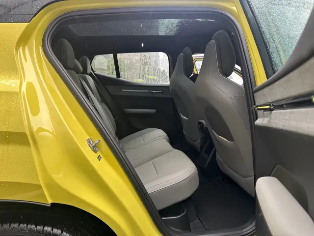 Volvo EX30 — Фото автомобиля 17
