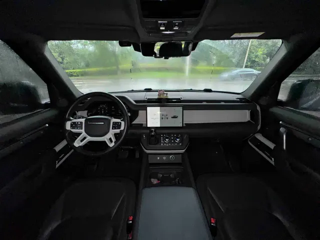 Land Rover Defender — Фото автомобиля 10