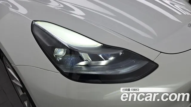 Tesla Model 3 — Фото автомобиля 22
