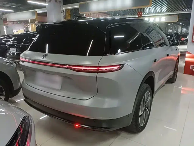 Nio ES8 — Фото автомобиля 6
