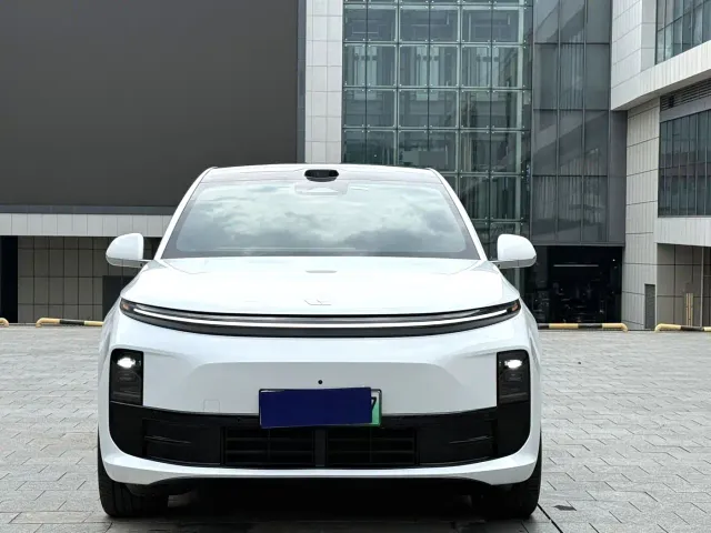 Li Auto L6 — Фото автомобиля 2