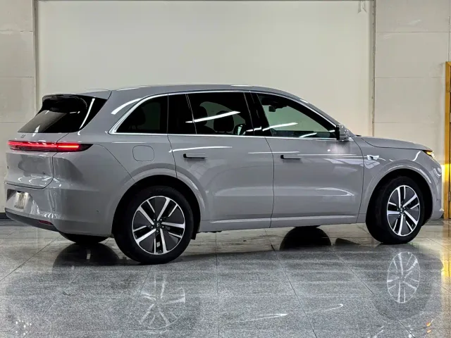 Li Auto L6 — Фото автомобиля 3