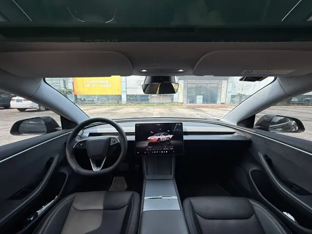 Tesla Model 3 — Фото автомобиля 7