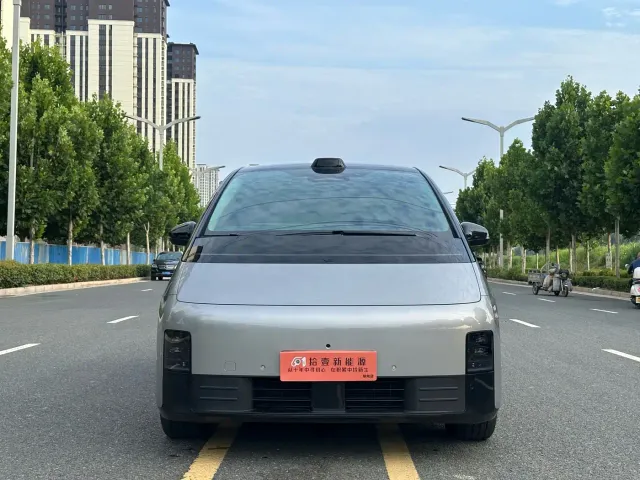 Li Auto MEGA — Фото автомобиля 2