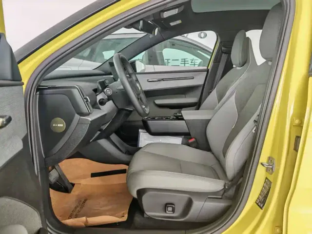 Volvo EX30 — Фото автомобиля 10