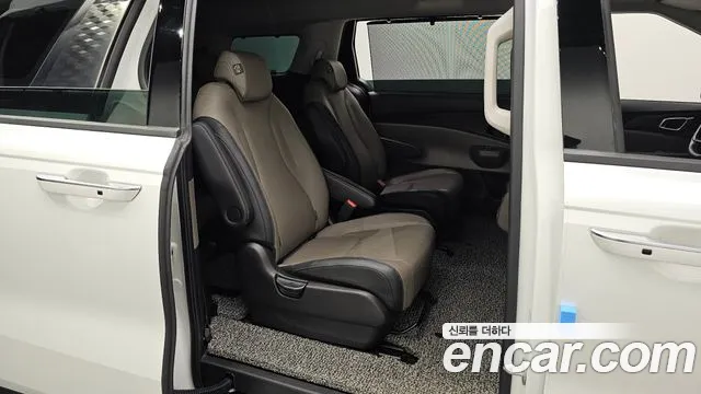 Kia Carnival Generation 4 — Фото автомобиля 12