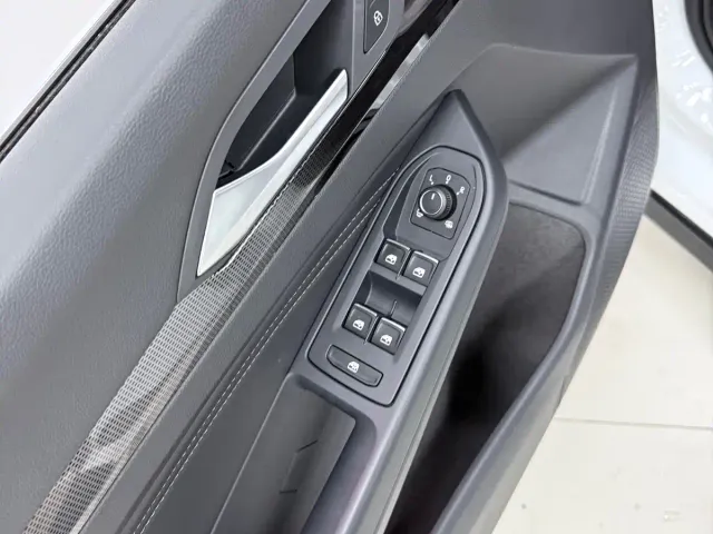 Volkswagen Golf — Фото автомобиля 22