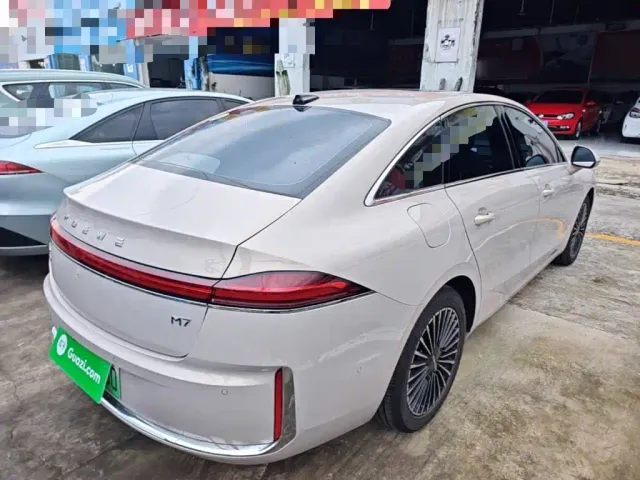 Roewe Roewe M7 DMH 2025 Base — Фото автомобиля 6