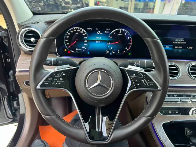 Mercedes-Benz E-Class — Фото автомобиля 8