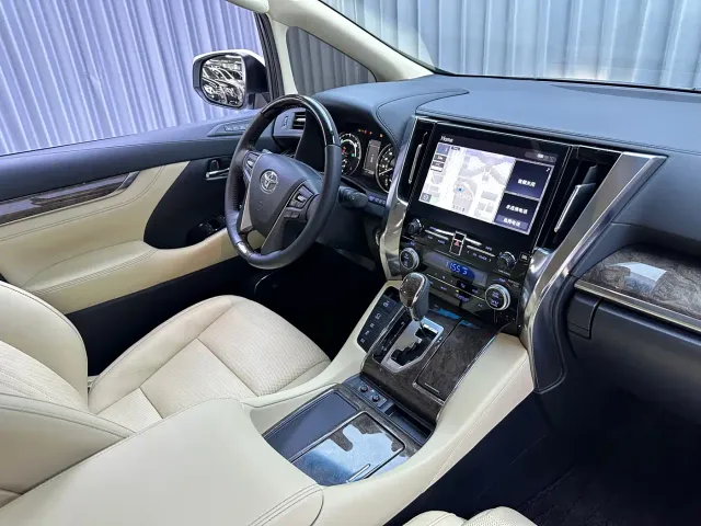 Toyota Vellfire — Фото автомобиля 18