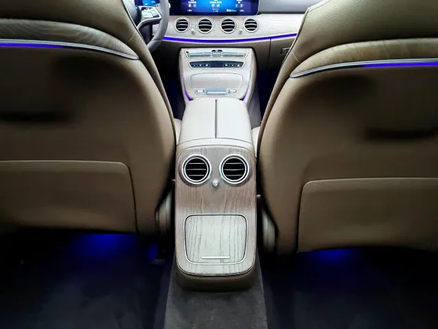 Mercedes-Benz E-Class — Фото автомобиля 13