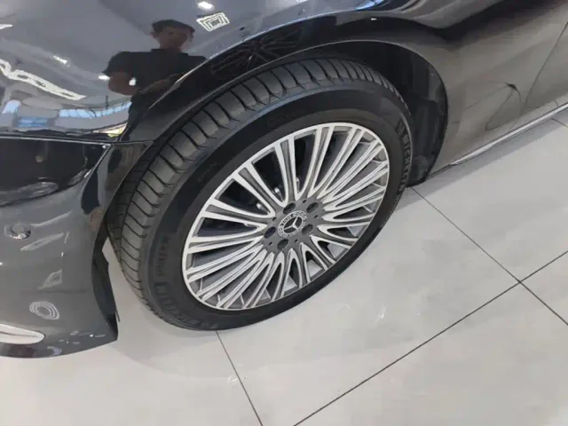 Mercedes-Benz E-Class — Фото автомобиля 22