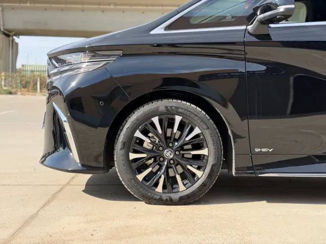 Toyota Alphard — Фото автомобиля 4