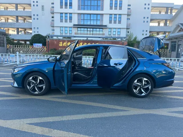 Hyundai Elantra — Фото автомобиля 14